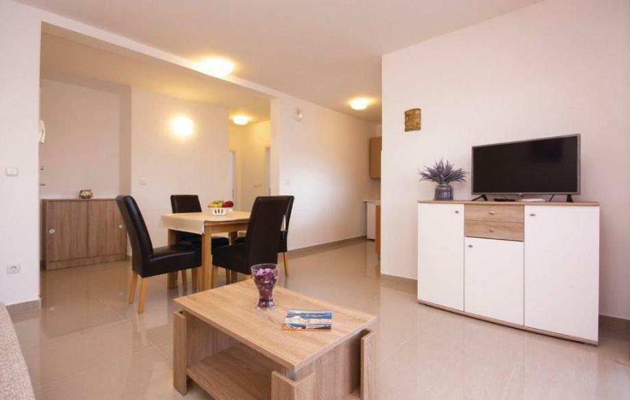 Apartmani Korenika โบรดาริตซา ภายนอก รูปภาพ